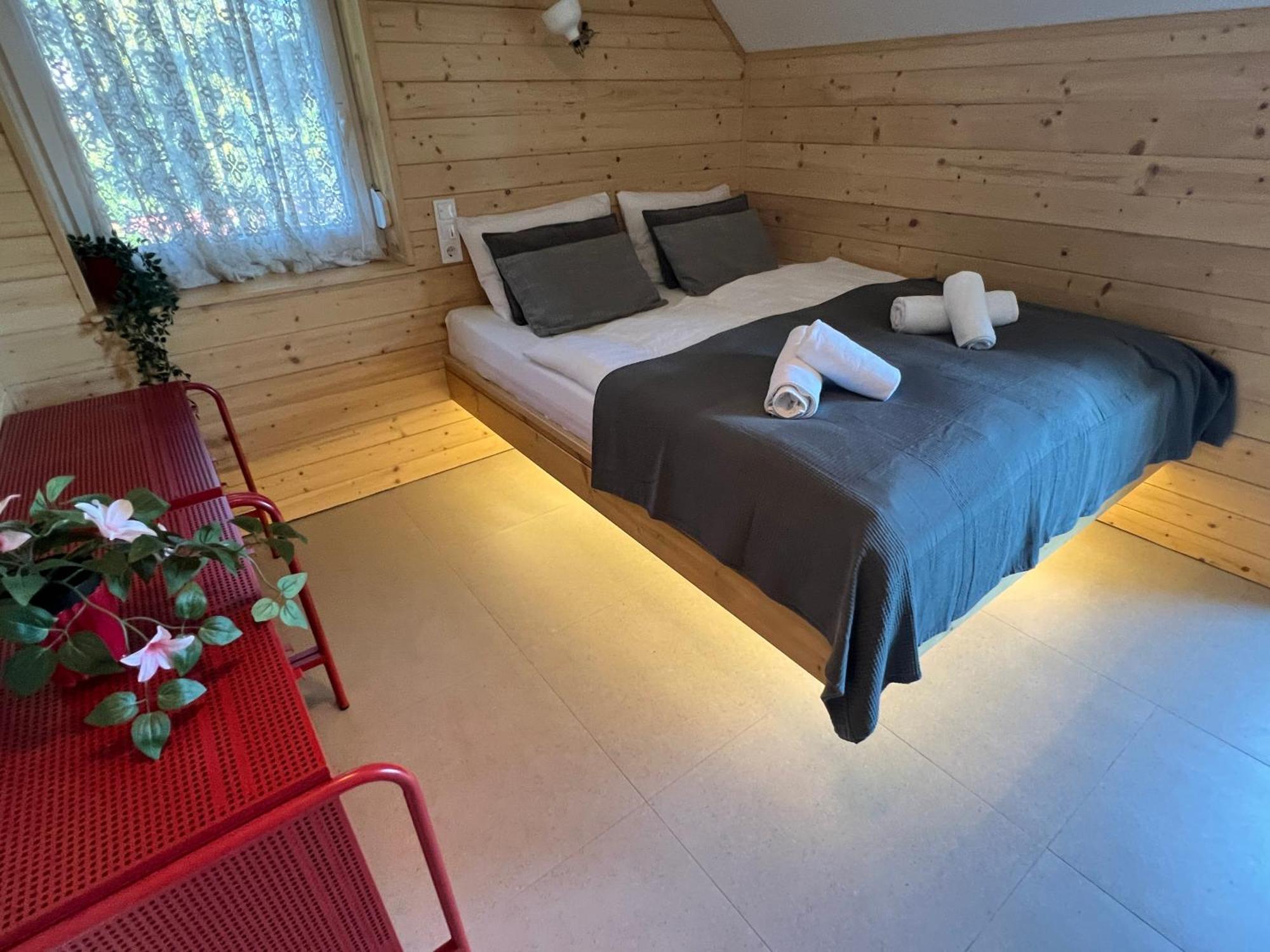 Neon Apartman Csopak Balaton ภายนอก รูปภาพ